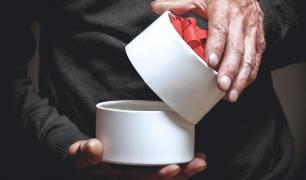 Jak zapakować okrągły prezent?