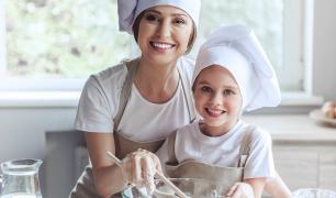 Rodzinna nauka gotowania – pomysł na prezent dla całej rodziny