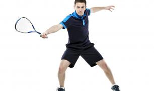 Idealny pomysł na prezent dla aktywnej osoby: gra w squasha – ruch, adrenalina i endorfiny