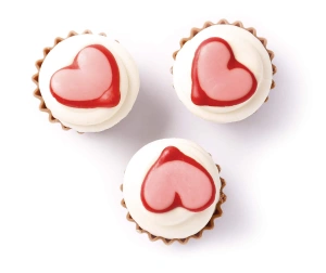 Podaruj bliskim voucher na pyszne słodkości – muffinki z napisem love dobre na każdą okazję!