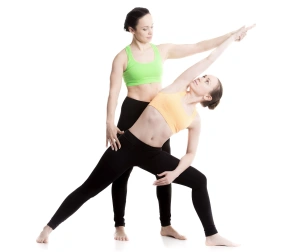 Prezent dla aktywnej mamy? Podaruj jej karnet na trening fitness z instruktorem. Może wybierzesz się na zajęcia razem z nią?