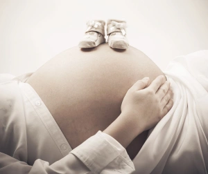 Szukasz kreatywnego pomysłu na prezent dla przyszłej mamy? Podaruj jej sesję brzuszkową. Fotografie będą najlepszą pamiątką!